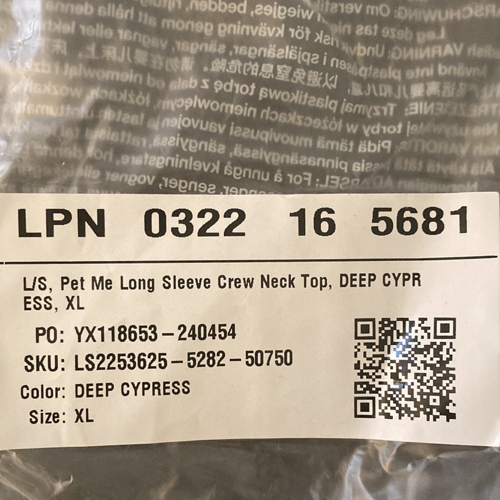 Fabletics Yitty Pet Me Crewneck Top NWT - Picture 8 of 8